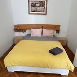 Apartment Weiner Downton Budapest