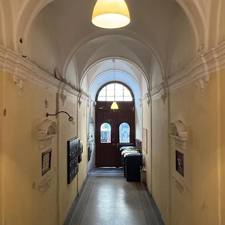 Apartment Weiner Downton Budapest